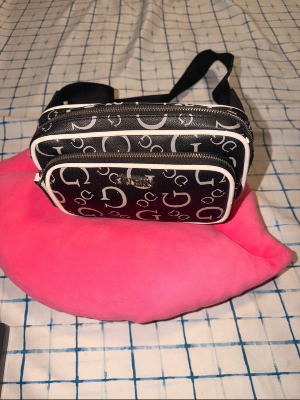 Guess Black and White Logo Fannypack